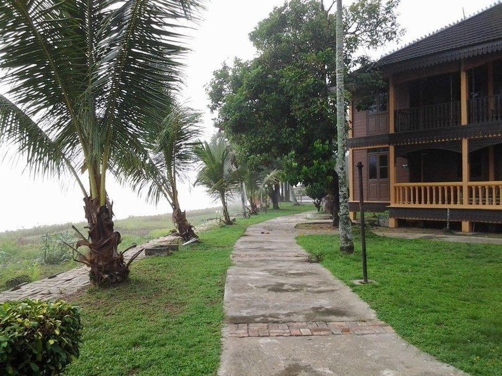 Green Village Pasir Salak Eco River Resort Kampung Gajah (Perak) Exterior foto