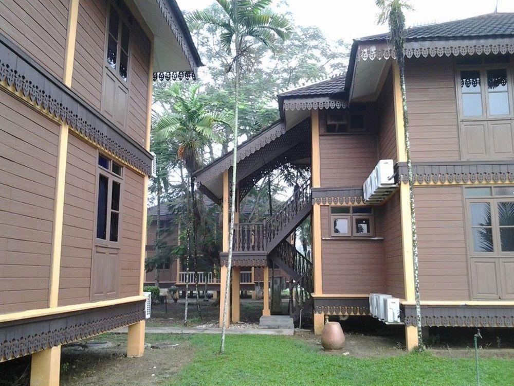 Green Village Pasir Salak Eco River Resort Kampung Gajah (Perak) Exterior foto