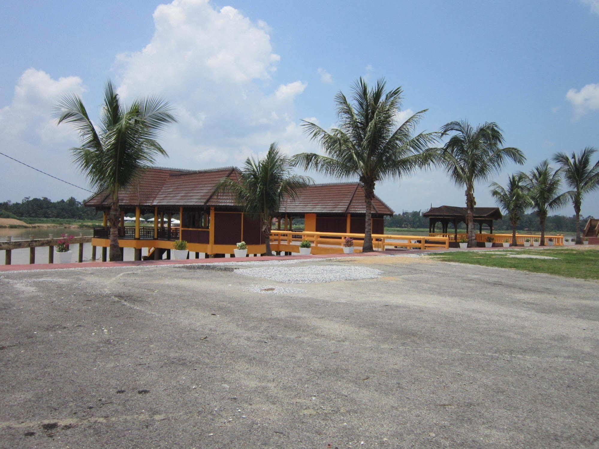Green Village Pasir Salak Eco River Resort Kampung Gajah (Perak) Exterior foto
