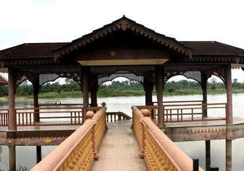 Green Village Pasir Salak Eco River Resort Kampung Gajah (Perak) Exterior foto