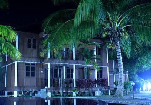 Green Village Pasir Salak Eco River Resort Kampung Gajah (Perak) Exterior foto